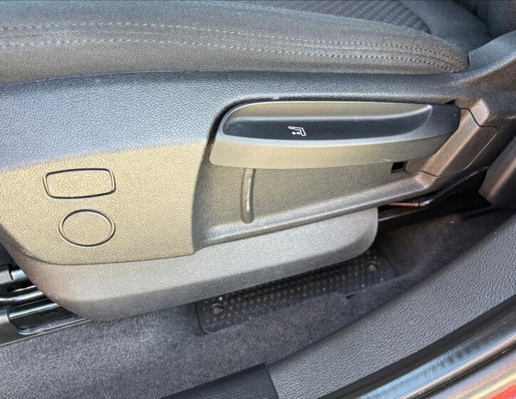 BMW X1 Kombi 1,5 l 100 kw