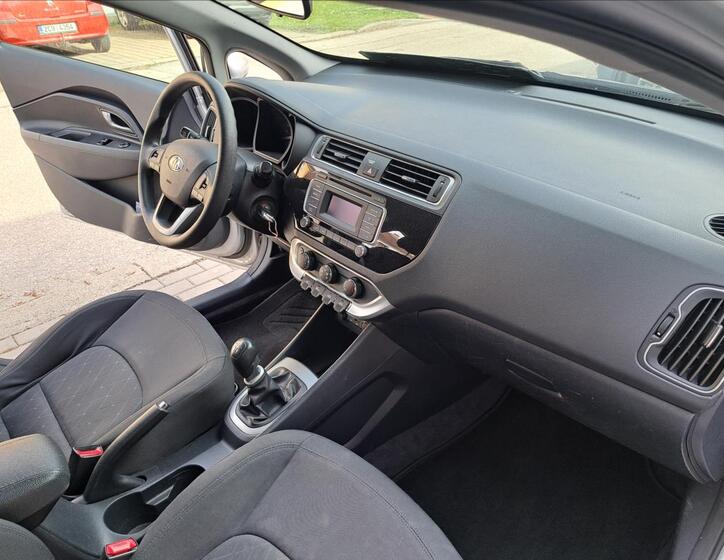 KIA Rio 32