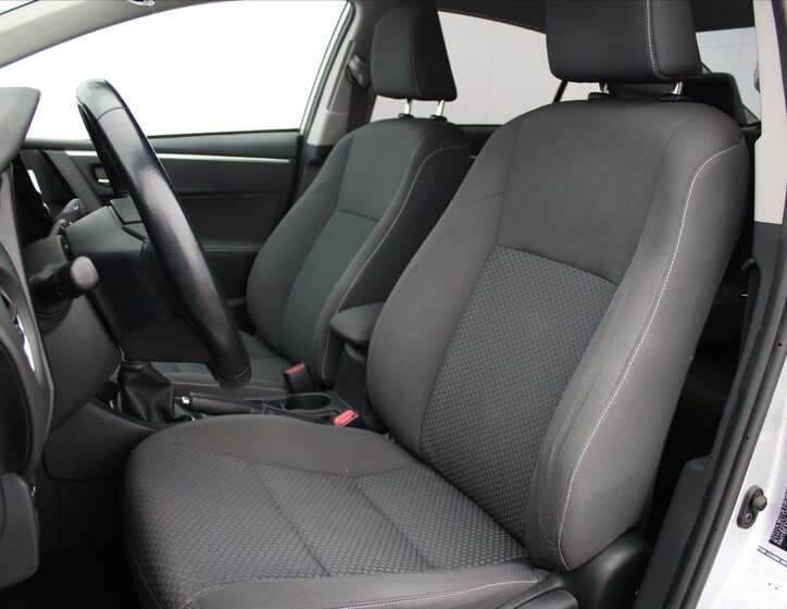 Toyota Corolla Sedan 1,6 l 97 kw