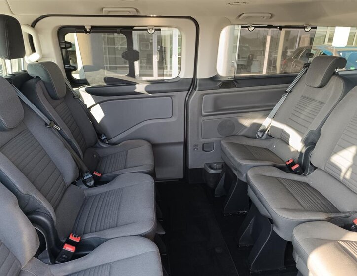 Ford Tourneo Custom MPV 2,0 l 110 kw