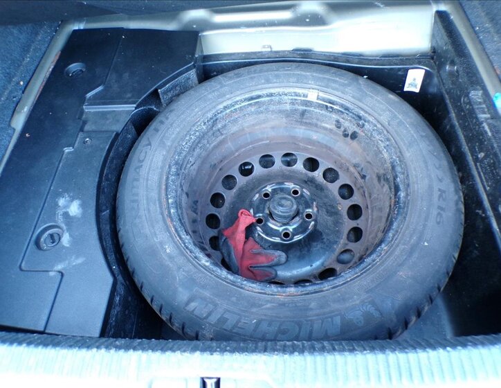 Volkswagen Passat Sedan / Limuzína 2,0 l 103 kw