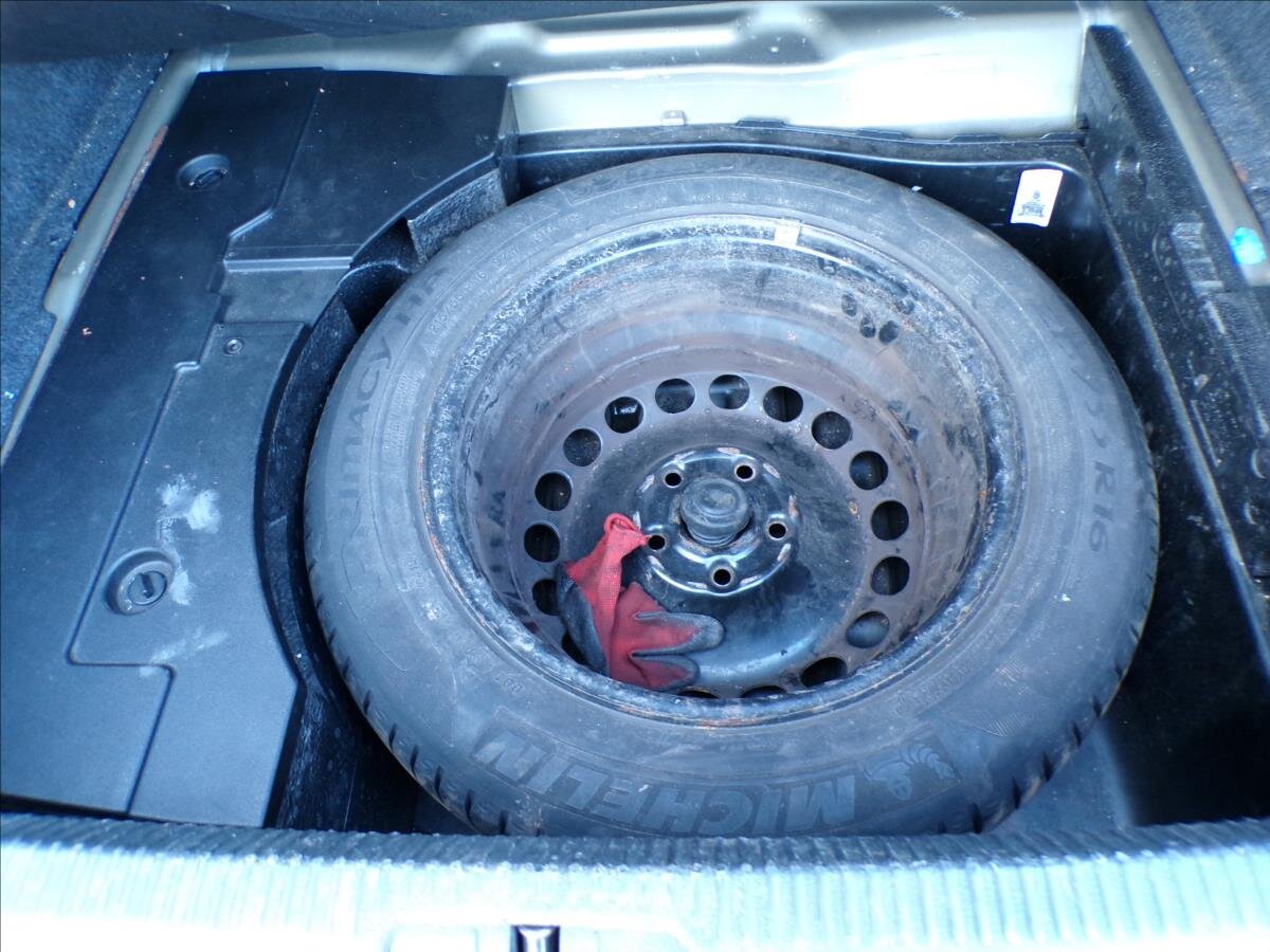 Volkswagen Passat Sedan / Limuzína 2,0 l 103 kw