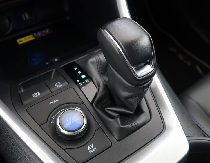 Toyota RAV4 SUV / Terénní 2,5 l 131 kw