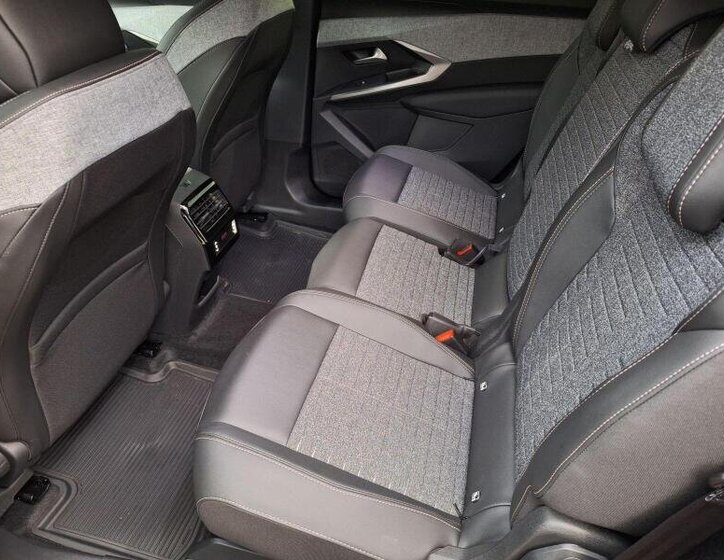 Peugeot 5008 SUV 1,2 l 107 kw