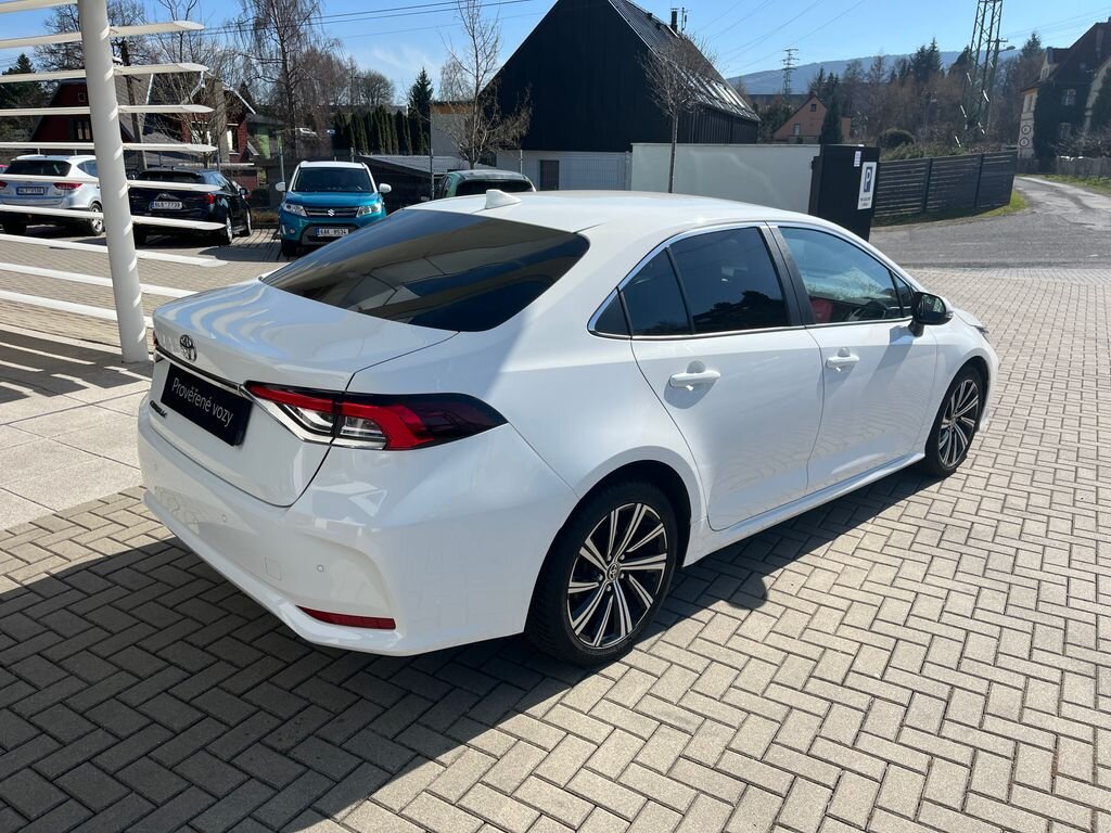 Toyota Corolla Sedan / Limuzína 1,5 l 92 kw
