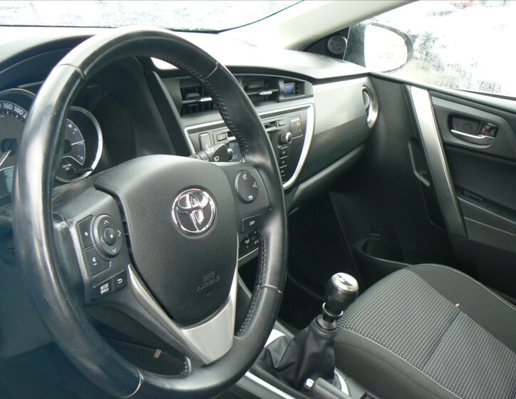 Toyota Auris 10