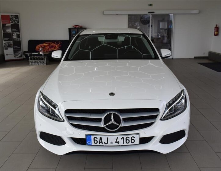 Mercedes-Benz Třídy C Sedan / Limuzína 2,1 l 125 kw