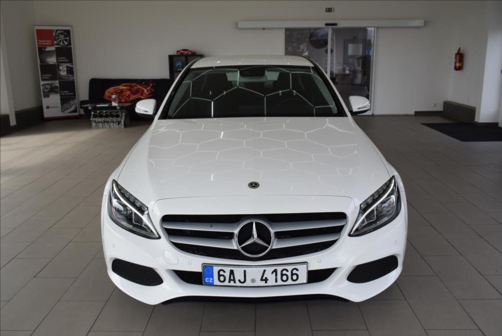 Mercedes-Benz Třídy C Sedan / Limuzína 2,1 l 125 kw