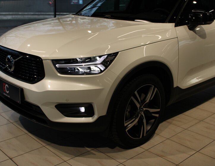 Volvo XC40 SUV / Terénní 2,0 l 140 kw