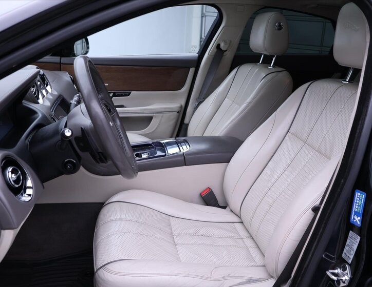 Jaguar XJ Sedan 3,0 l 202 kw