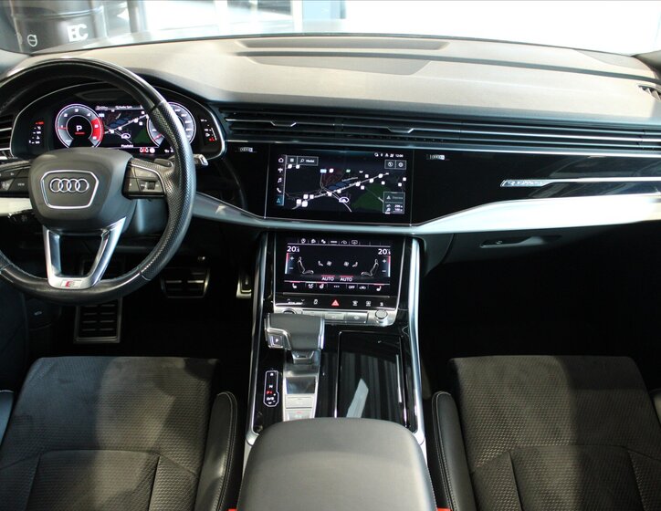 Audi Q8 SUV 3,0 l 210 kw