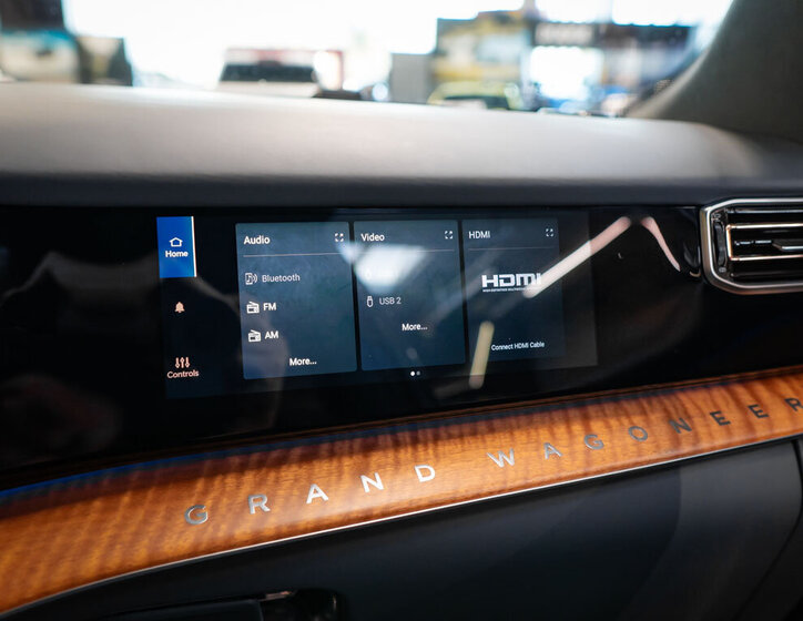 Jeep Grand Wagoneer SUV 6,4 l 351 kw