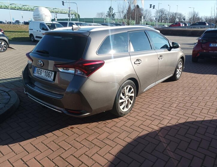 Toyota Auris Kombi 1,6 l 97 kw