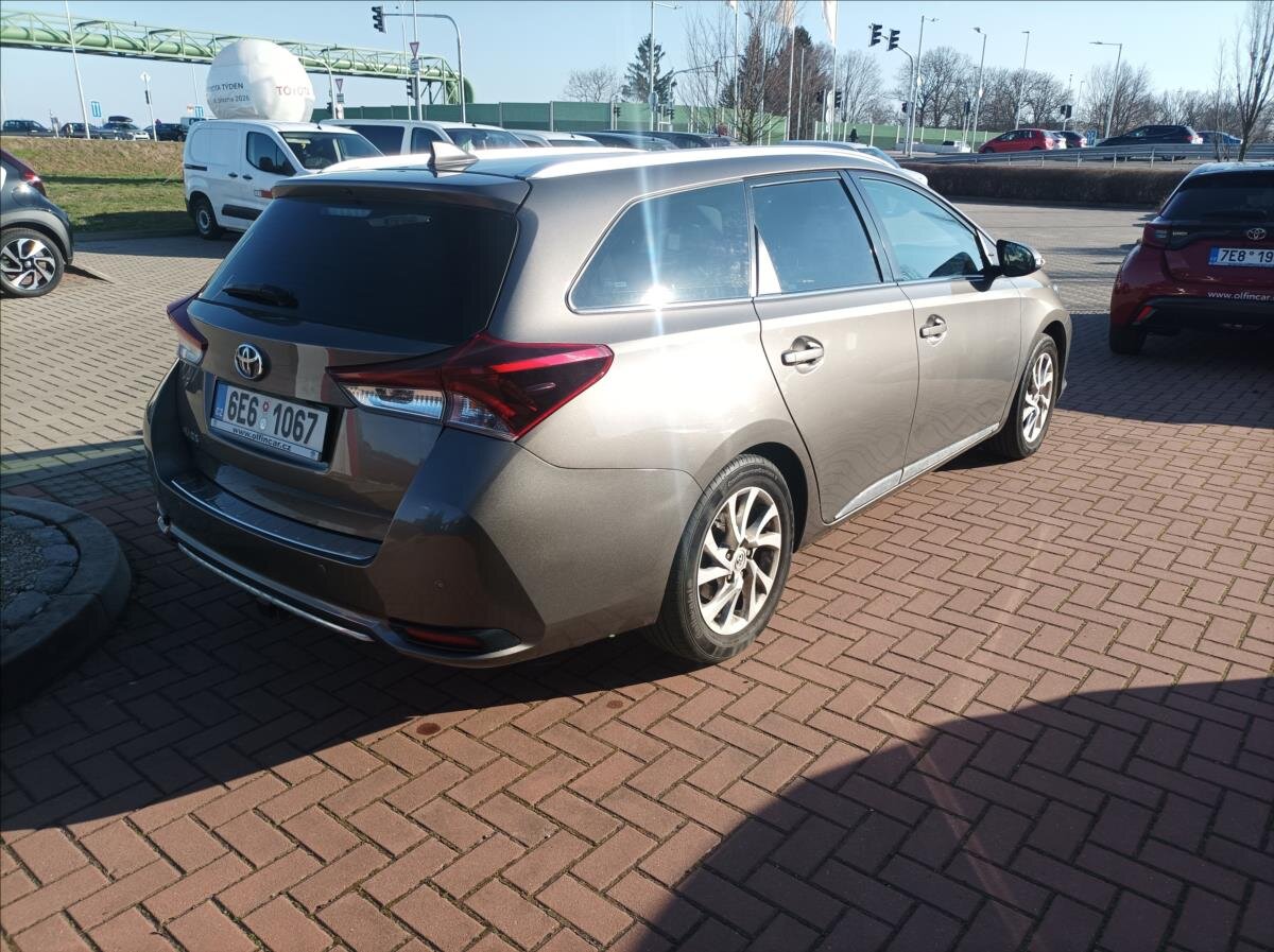 Toyota Auris Kombi 1,6 l 97 kw