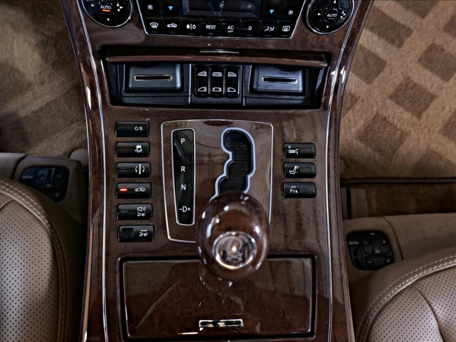 Mercedes-Benz Ostatní 24