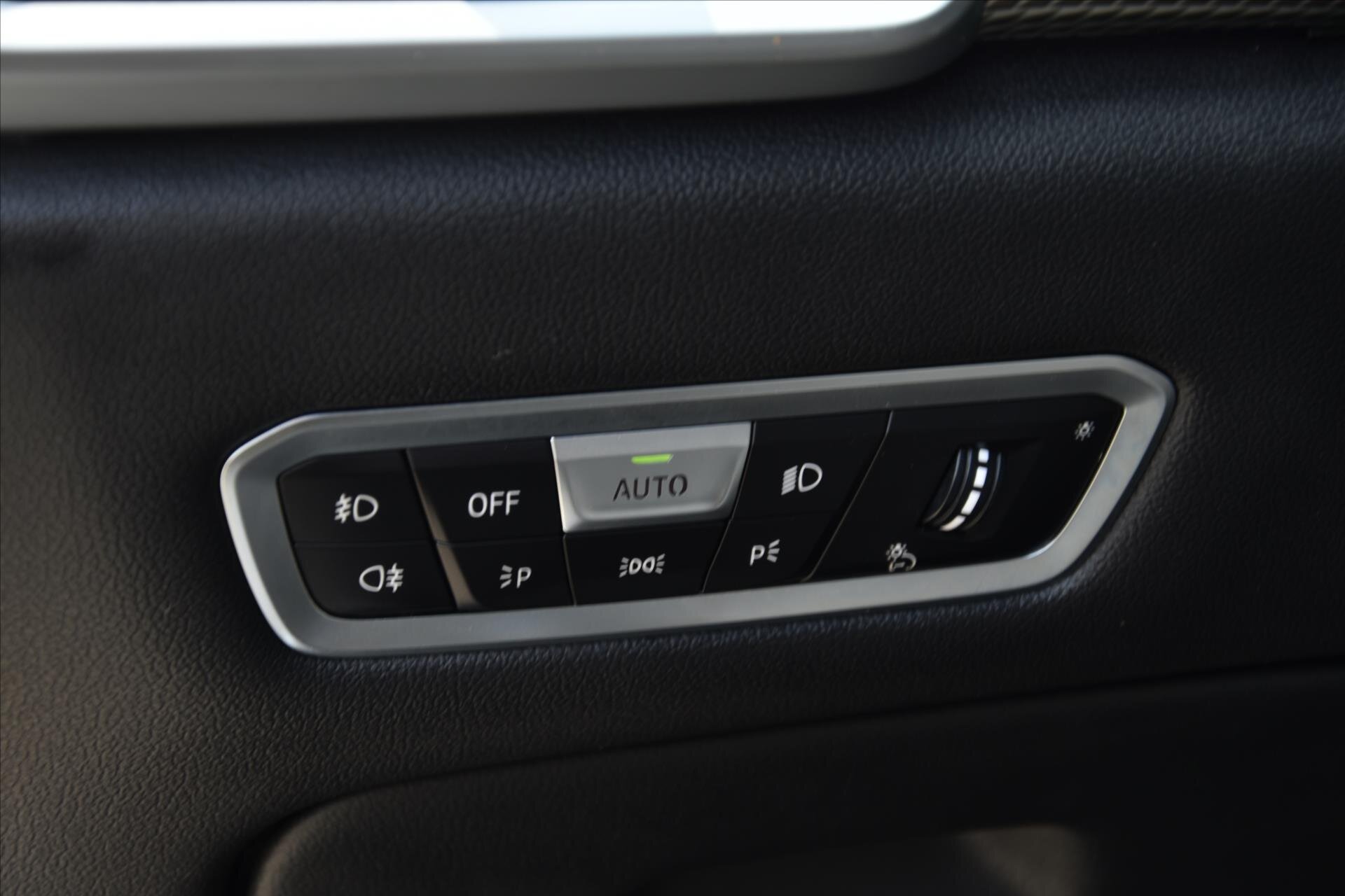 BMW X5 SUV / Terénní 3,0 l 195 kw