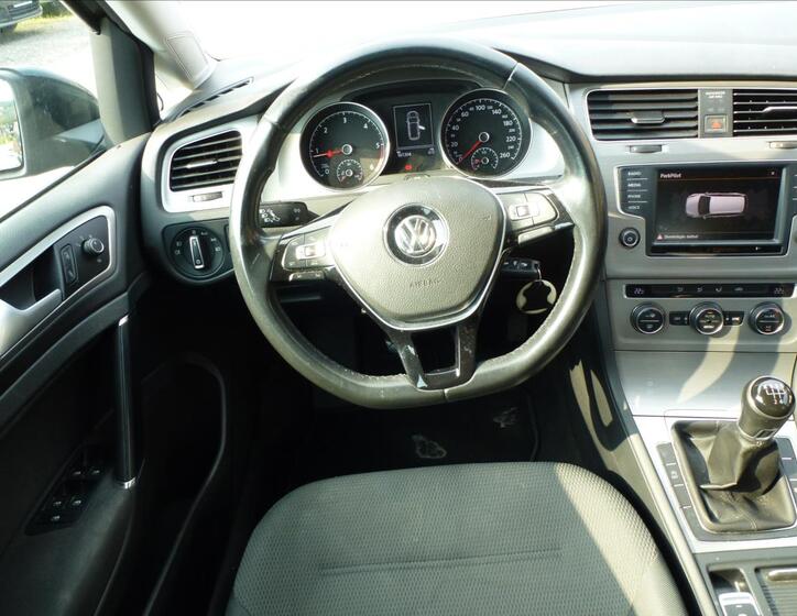 Volkswagen Golf 26