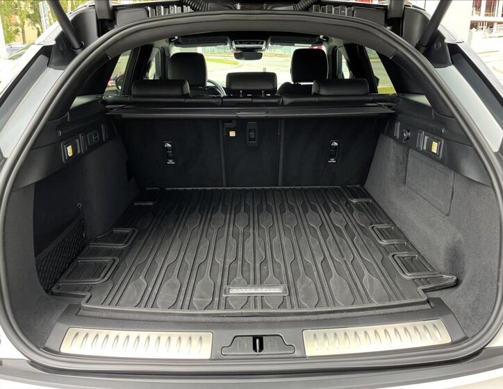 Land Rover Range Rover Velar SUV 2,0 l 150 kw