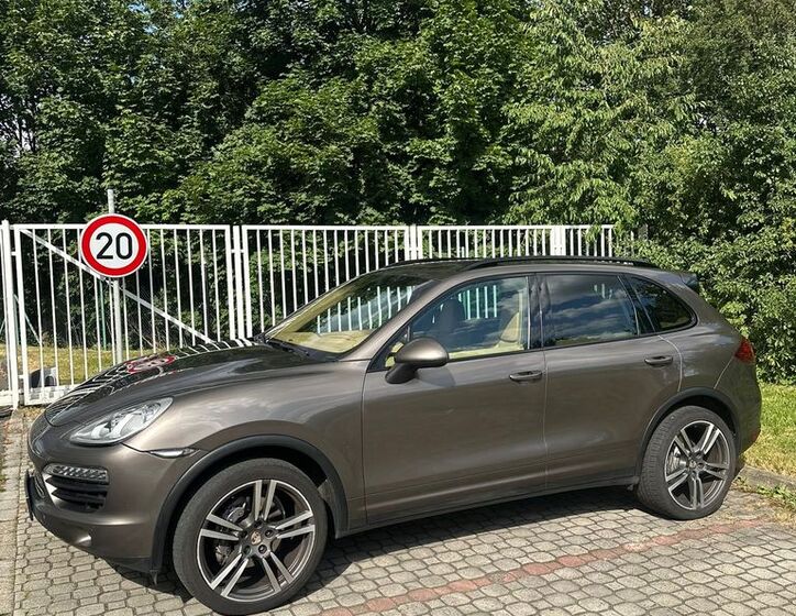 Porsche Cayenne 2