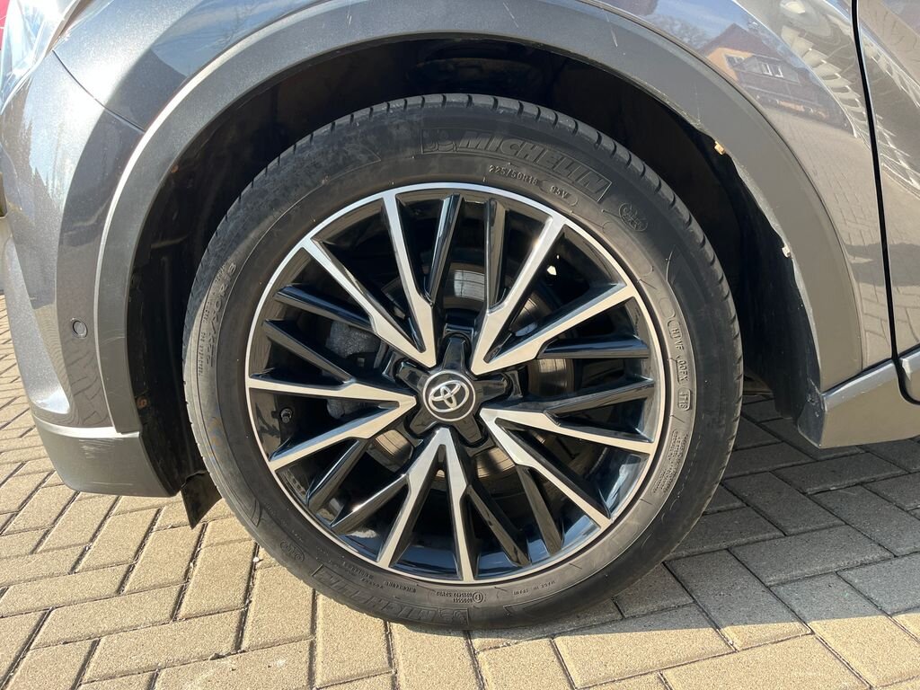 Toyota C-HR SUV / Terénní 1,8 l 72 kw