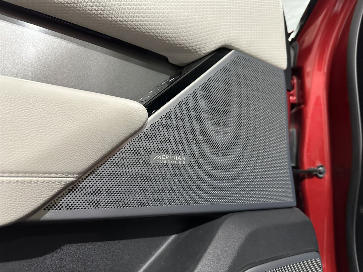 Land Rover Range Rover Velar SUV / Terénní 2,0 l 132 kw