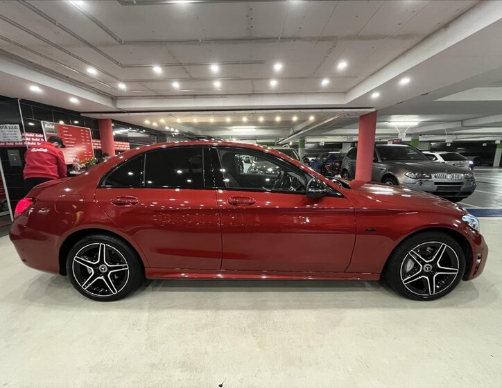 Mercedes-Benz Třídy C Sedan / Limuzína 2,0 l 143 kw