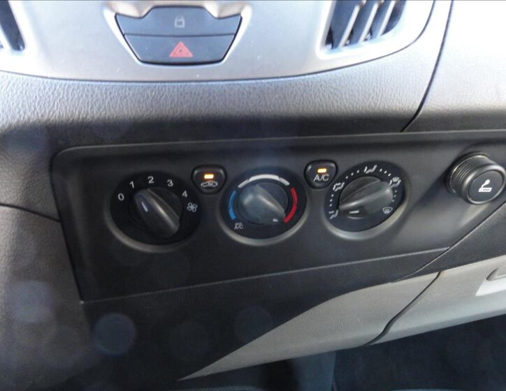 Ford Tourneo Custom 20