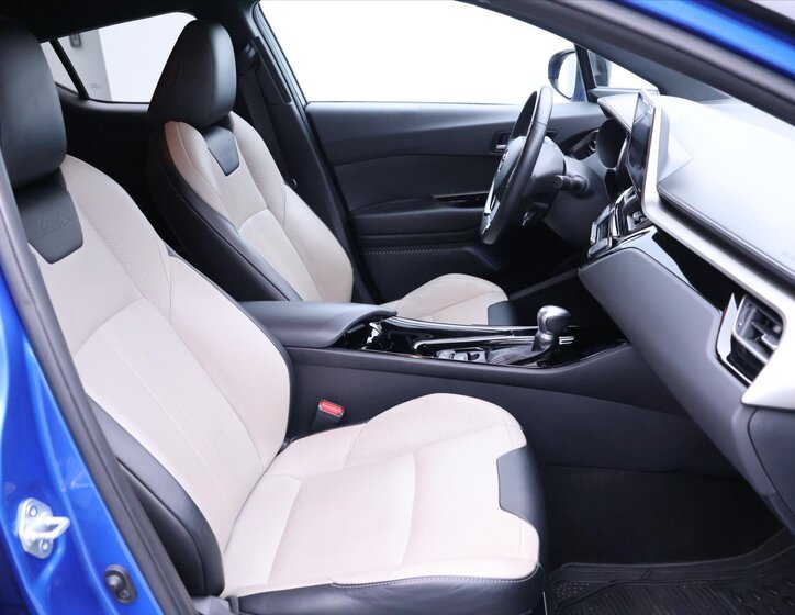 Toyota C-HR SUV 1,8 l 72 kw
