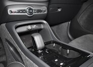 Volvo XC40 SUV / Terénní 2,0 l 145 kw