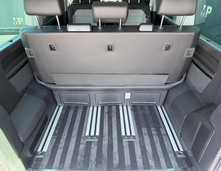 Volkswagen Multivan 18