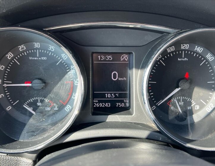 Škoda Superb Kombi 2,0 l 103 kw