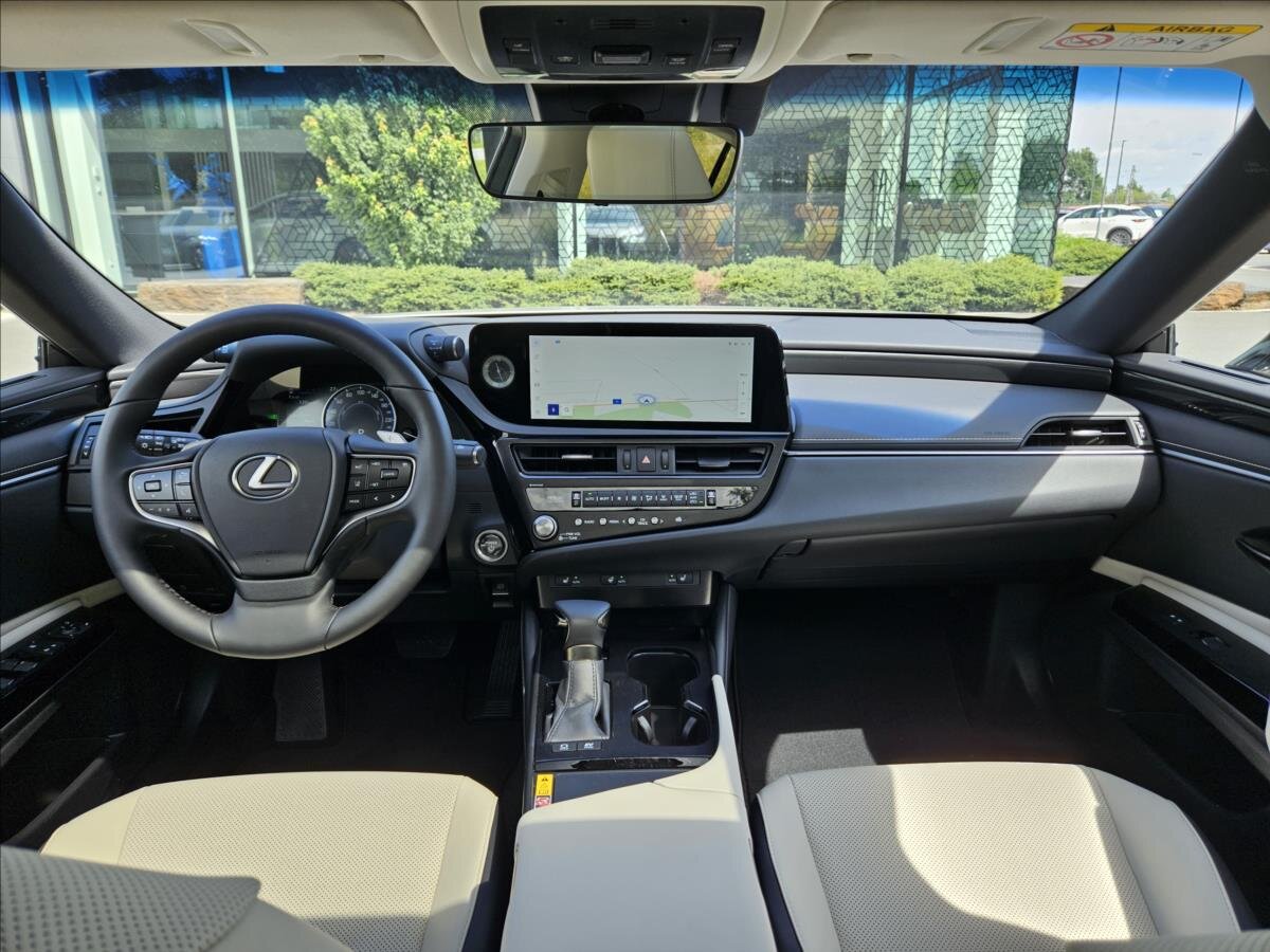 Lexus ES 300h Sedan / Limuzína 2,5 l 160 kw