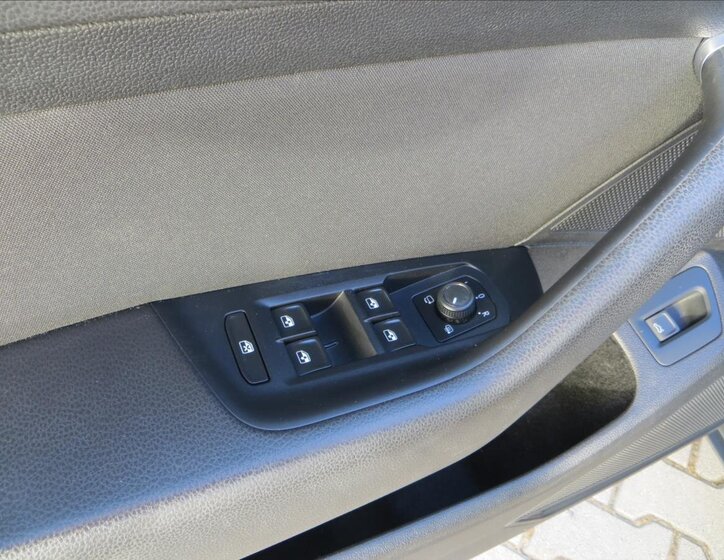 Volkswagen Passat Kombi 1,5 l 110 kw