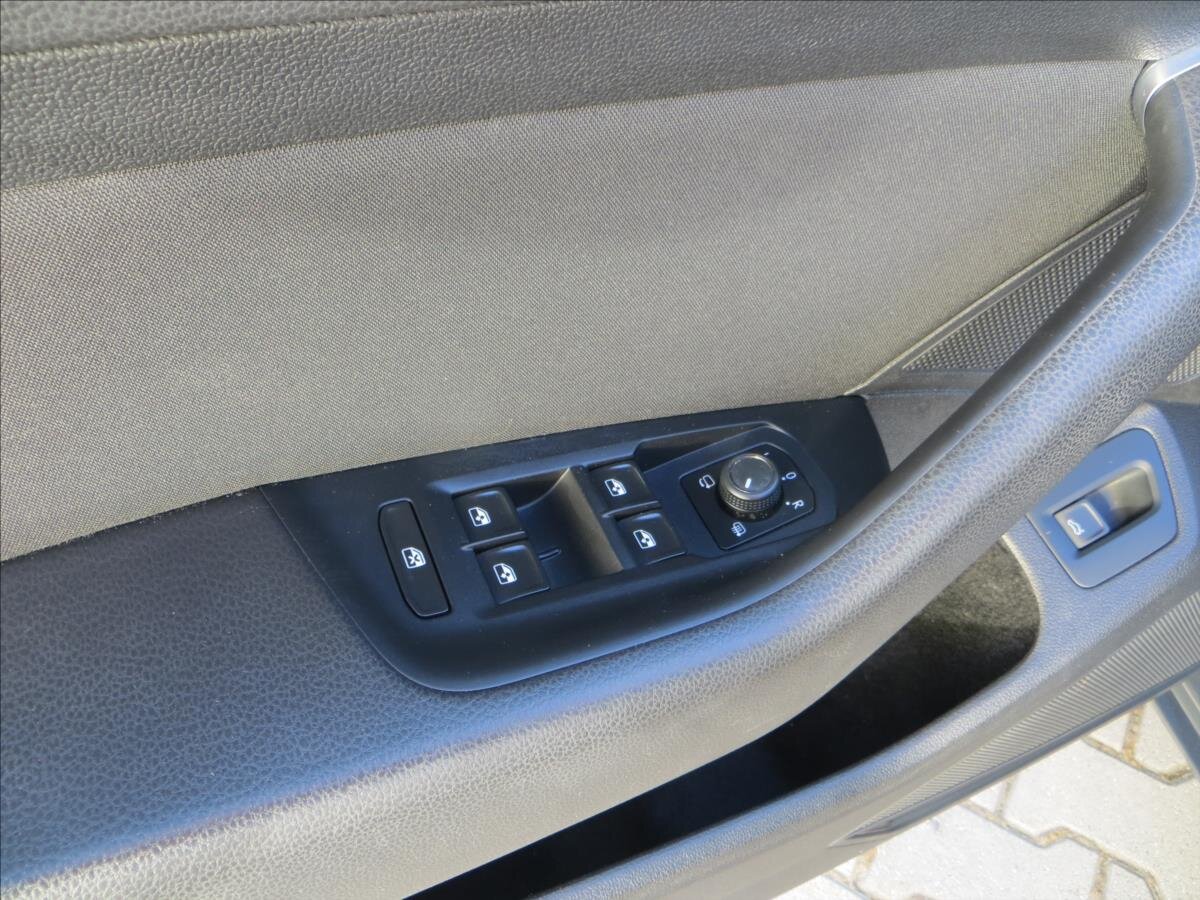 Volkswagen Passat Kombi 1,5 l 110 kw