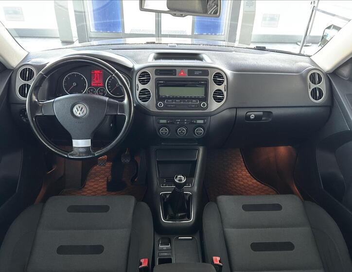 Volkswagen Tiguan 8