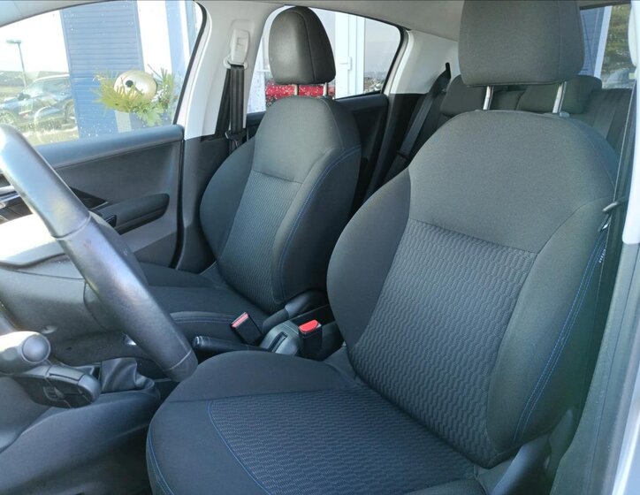 Peugeot 208 Hatchback 1,2 l 60 kw