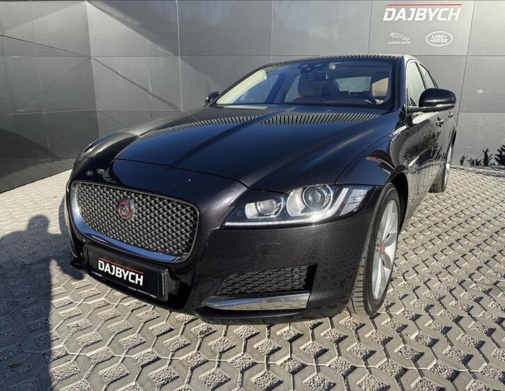 Jaguar XF Sedan / Limuzína 2,0 l 132 kw