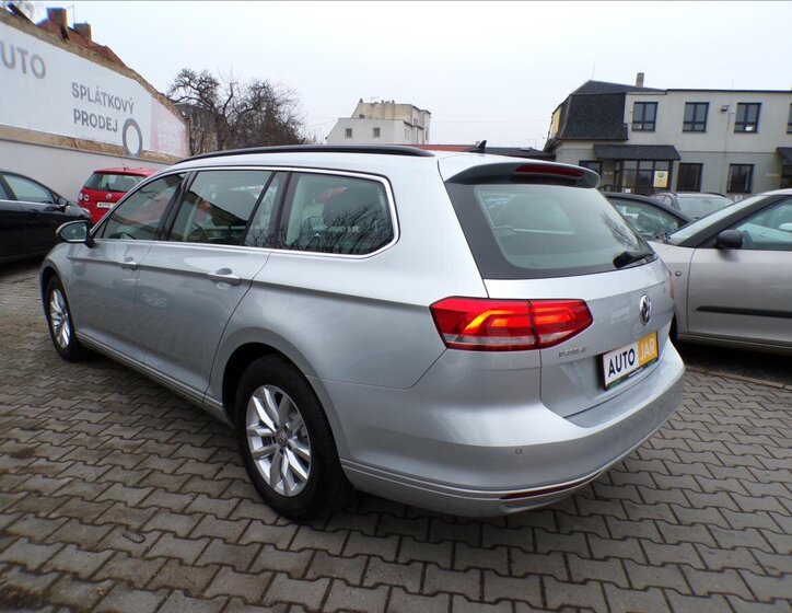 Volkswagen Passat Kombi 1,6 l 88 kw