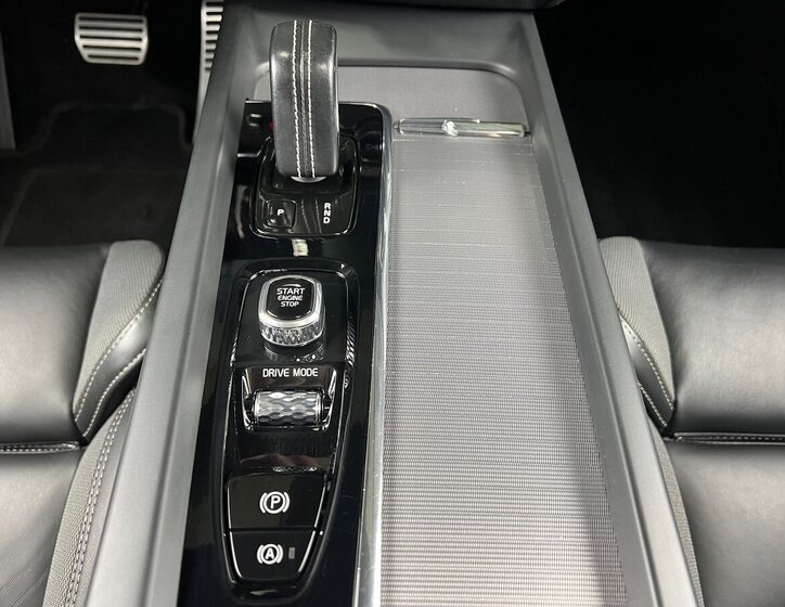 Volvo XC60 SUV / Terénní 2,0 l 288 kw