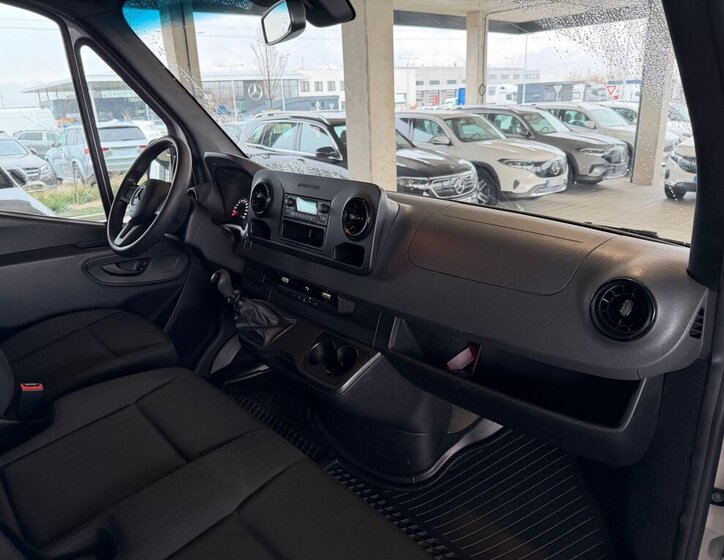 Mercedes-Benz Sprinter 17