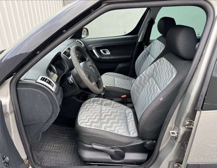 Škoda Roomster Kombi 1,2 l 51 kw