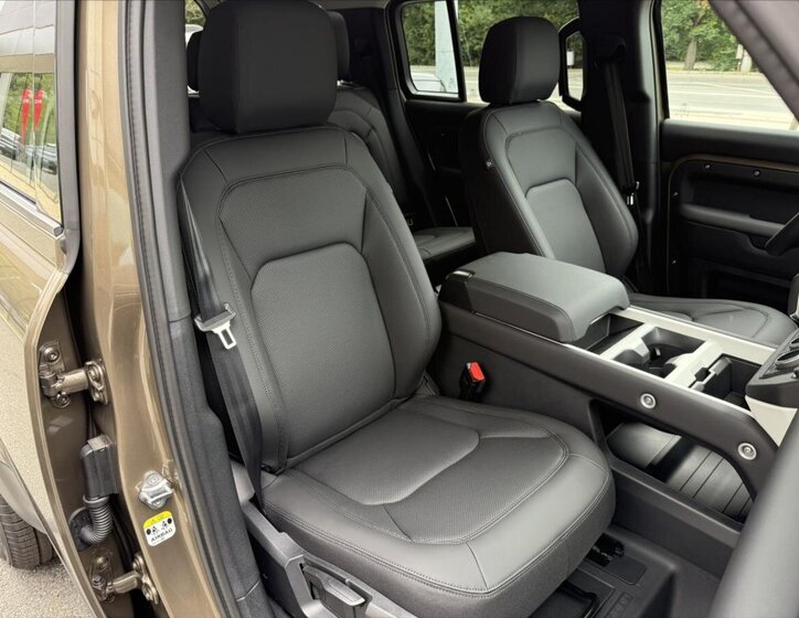 Land Rover Defender SUV / Terénní 3,0 l 147 kw