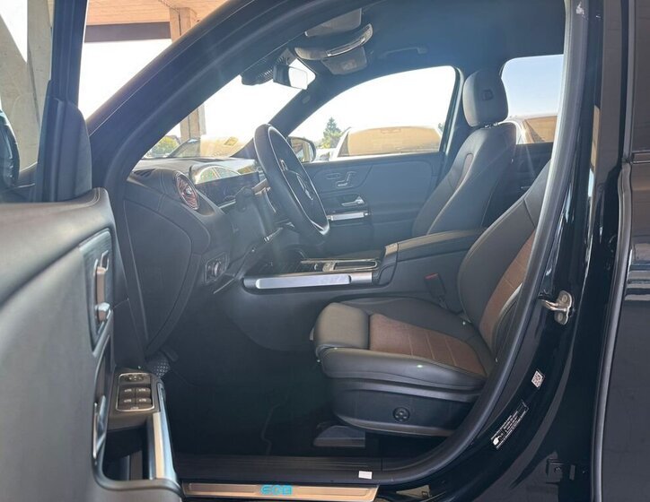 Mercedes-Benz EQB 11