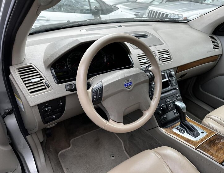 Volvo XC90 SUV / Terénní 2,4 l 120 kw