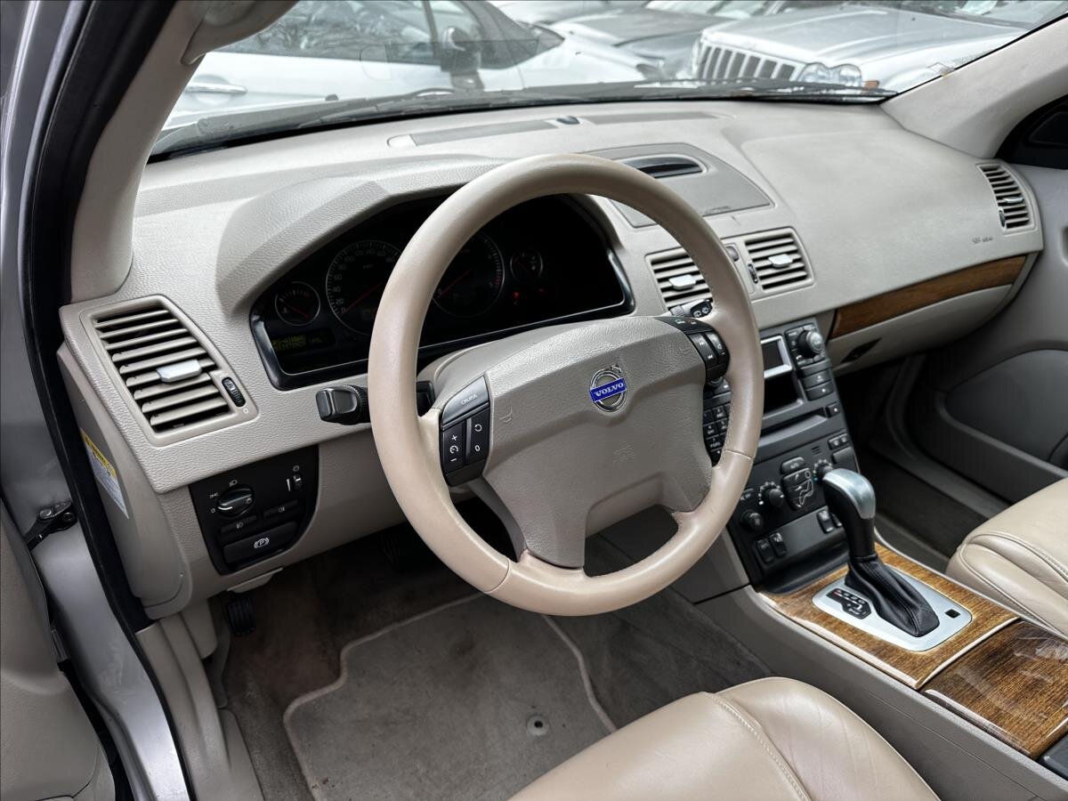 Volvo XC90 SUV / Terénní 2,4 l 120 kw