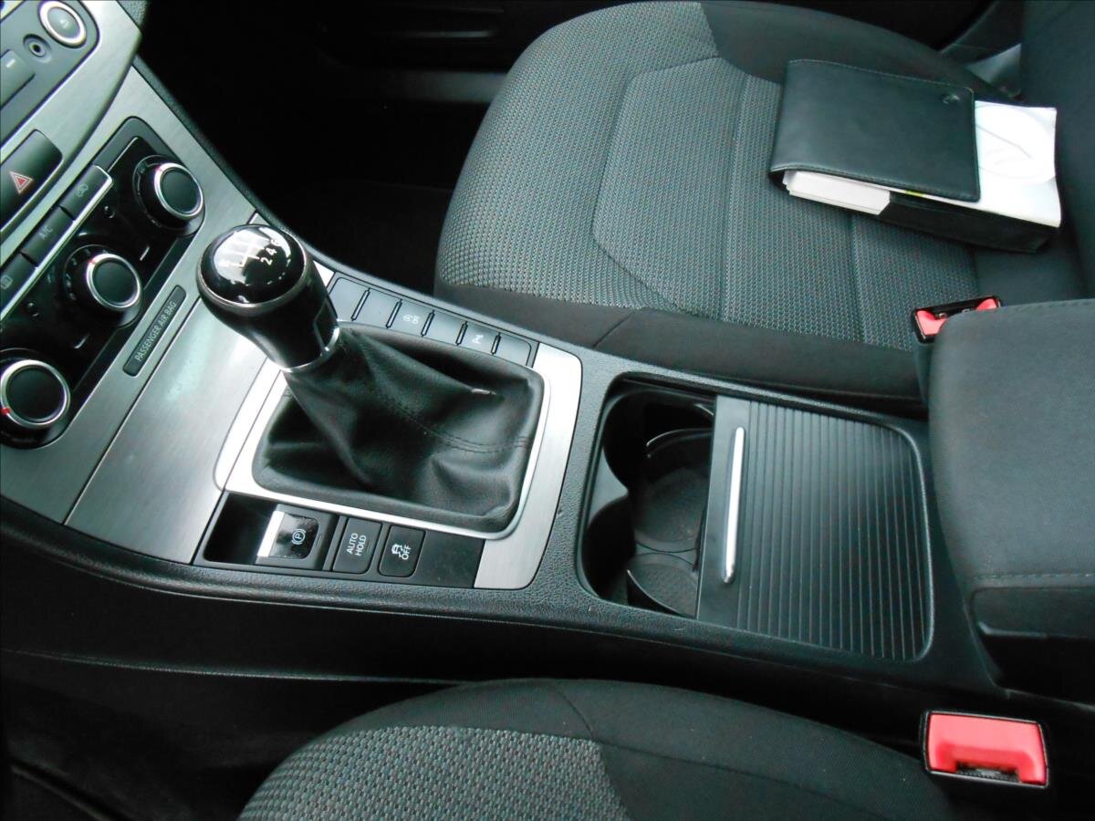 Volkswagen Passat Kombi 1,6 l 77 kw