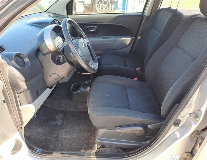 Subaru Justy Hatchback 998,0 51 kw