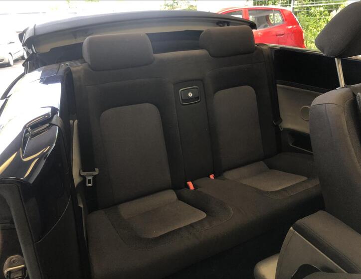 Volkswagen New Beetle 19