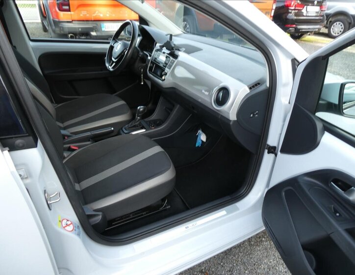 Volkswagen e-up! 19