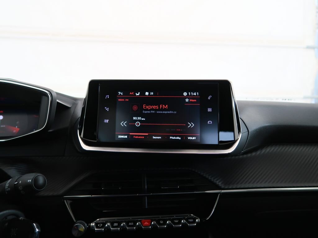 Peugeot 2008 SUV 1,2 l 74 kw